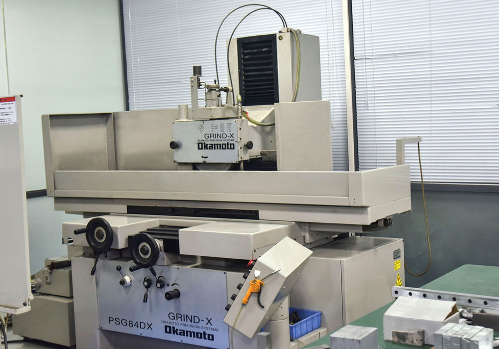 光學(xué)曲線(xiàn)磨床